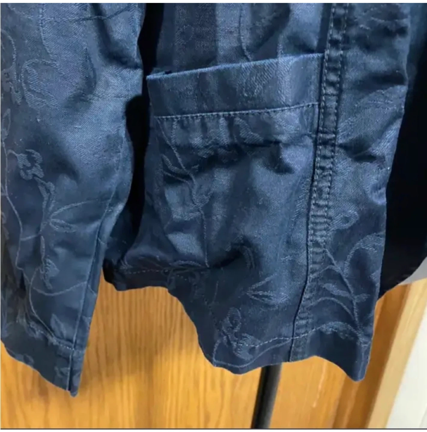 Black jacket with floral design - photo 4