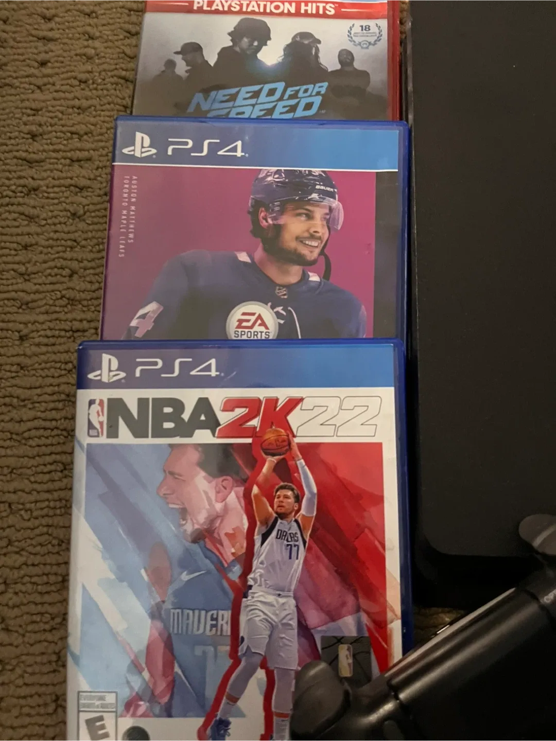 PlayStation 4 Bundle with Games and Accessories image indicator(2)