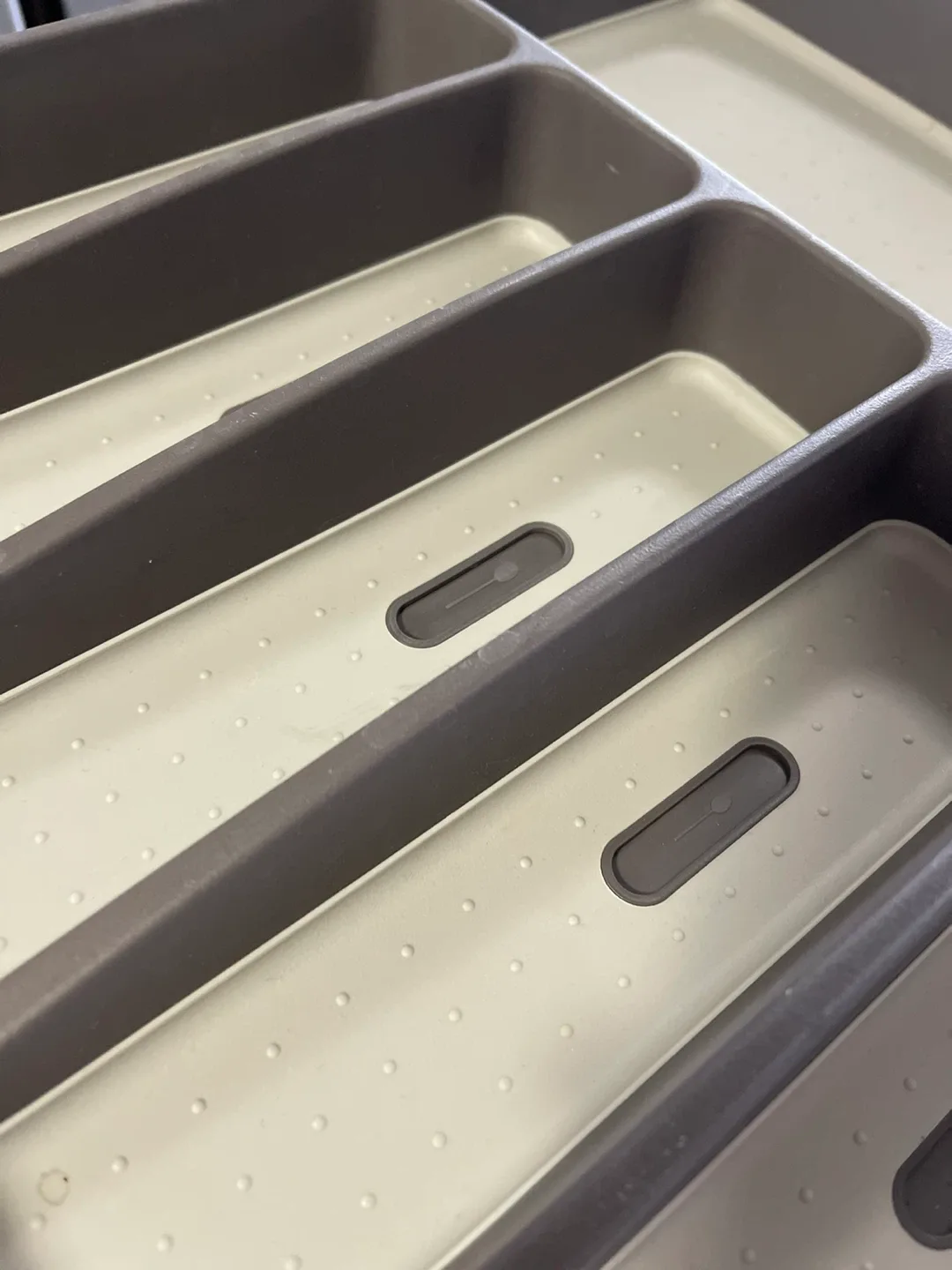 Expandable Utensil Tray - Grey image indicator(4)