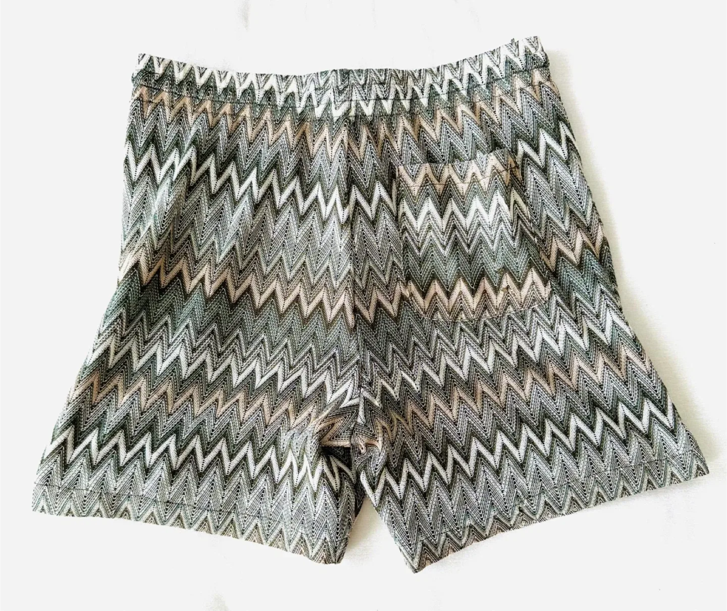 Forever 21 Men's Shorts - Size M image indicator(3)