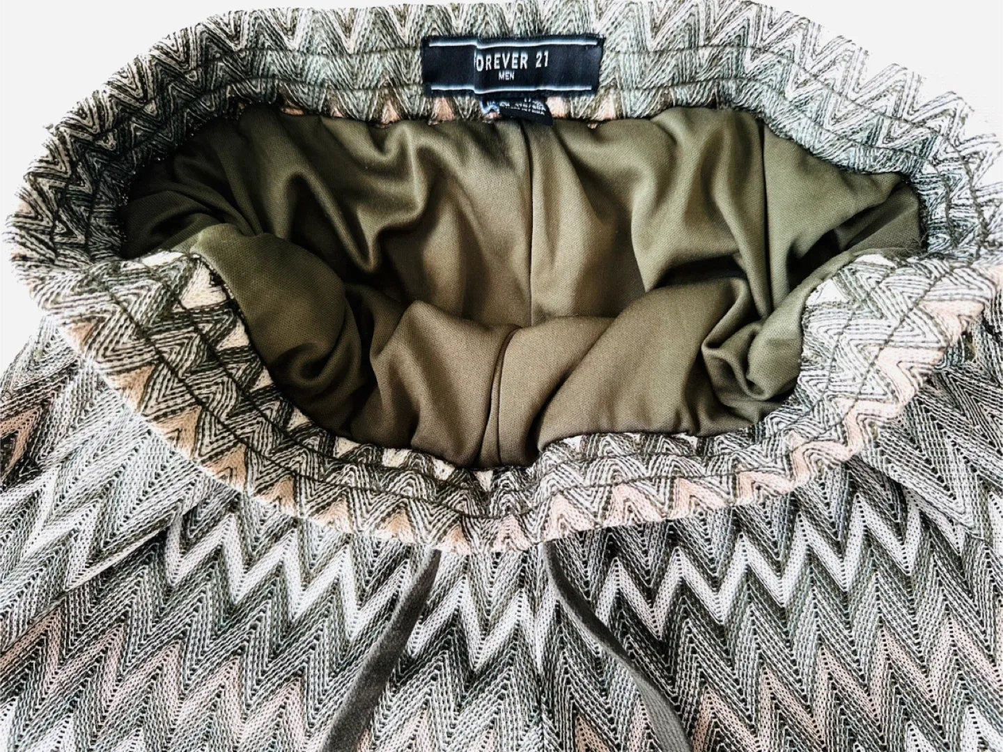 Forever 21 Men's Shorts - Size M image indicator(5)