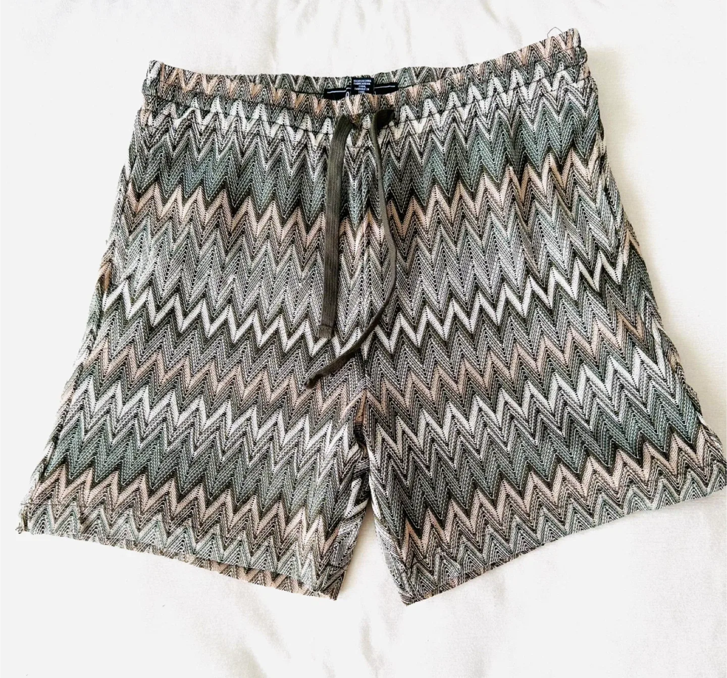 Forever 21 Men's Shorts - Size M image indicator(2)