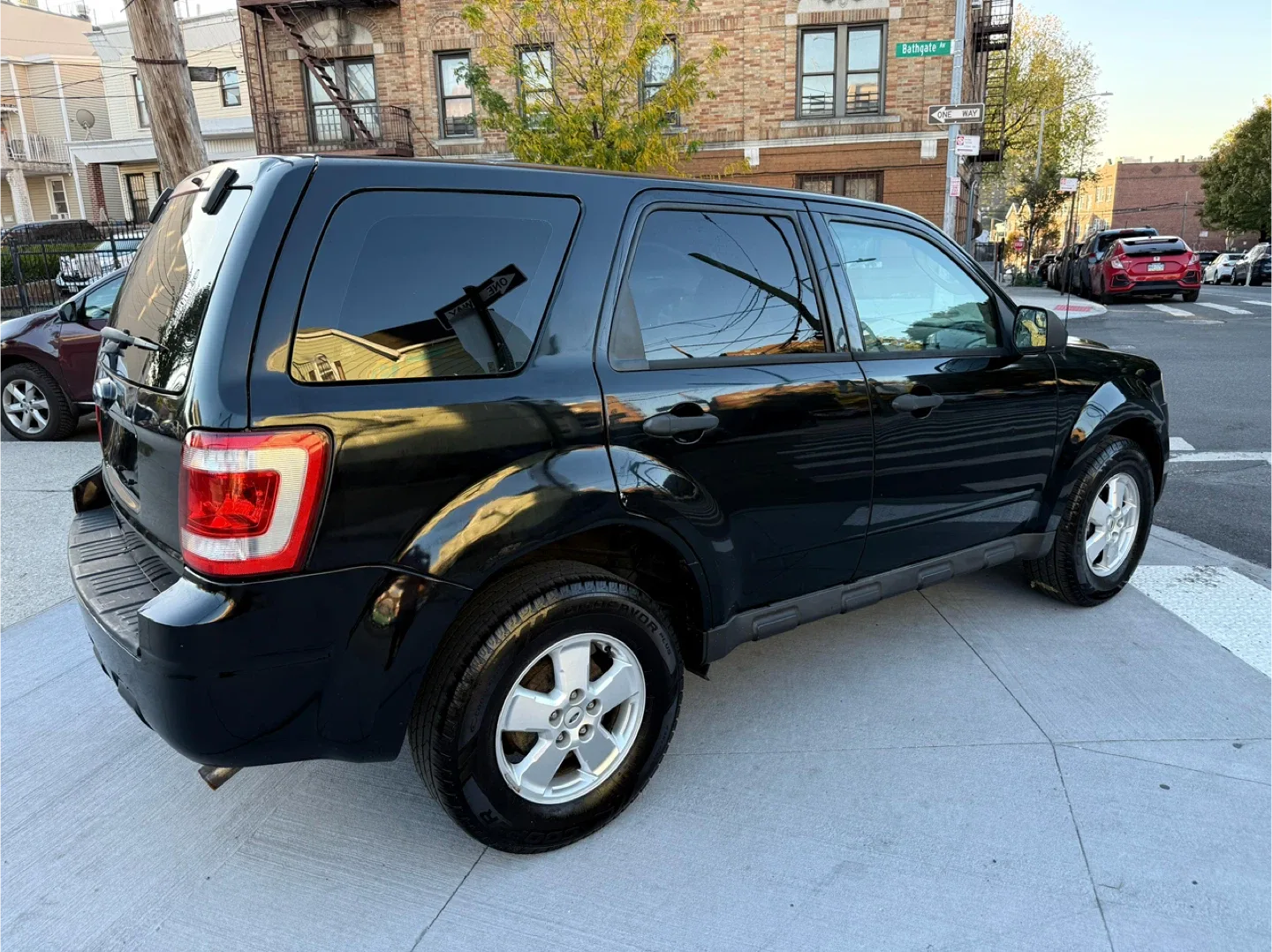 2010 Ford Escape  black SUV image indicator(3)