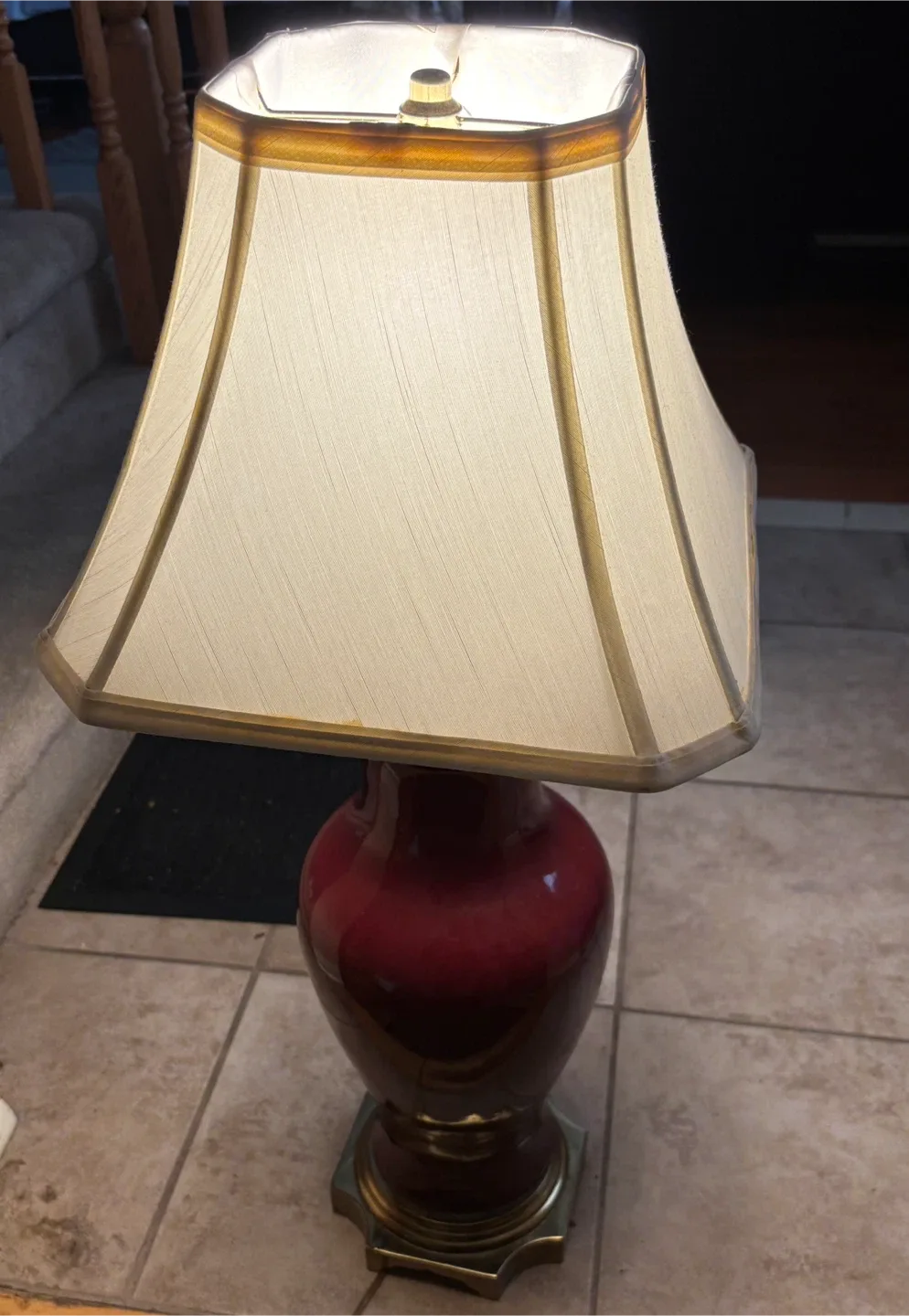 Beautiful Burgundy Ceramic Vase Table Lamp image indicator(4)