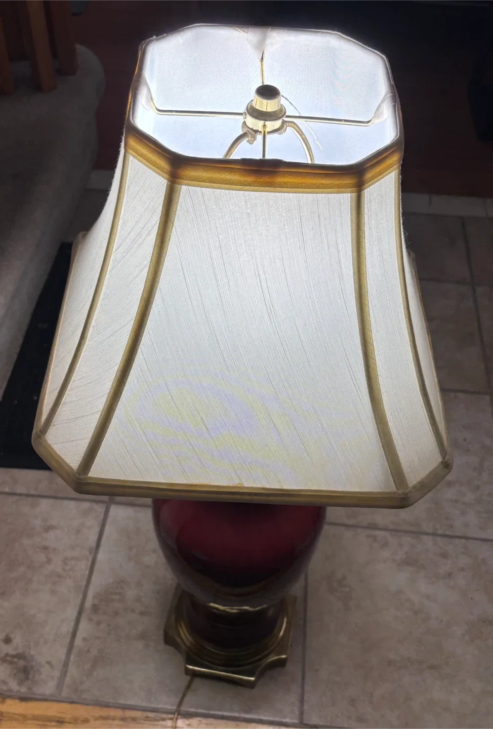 Beautiful Burgundy Ceramic Vase Table Lamp image indicator(2)