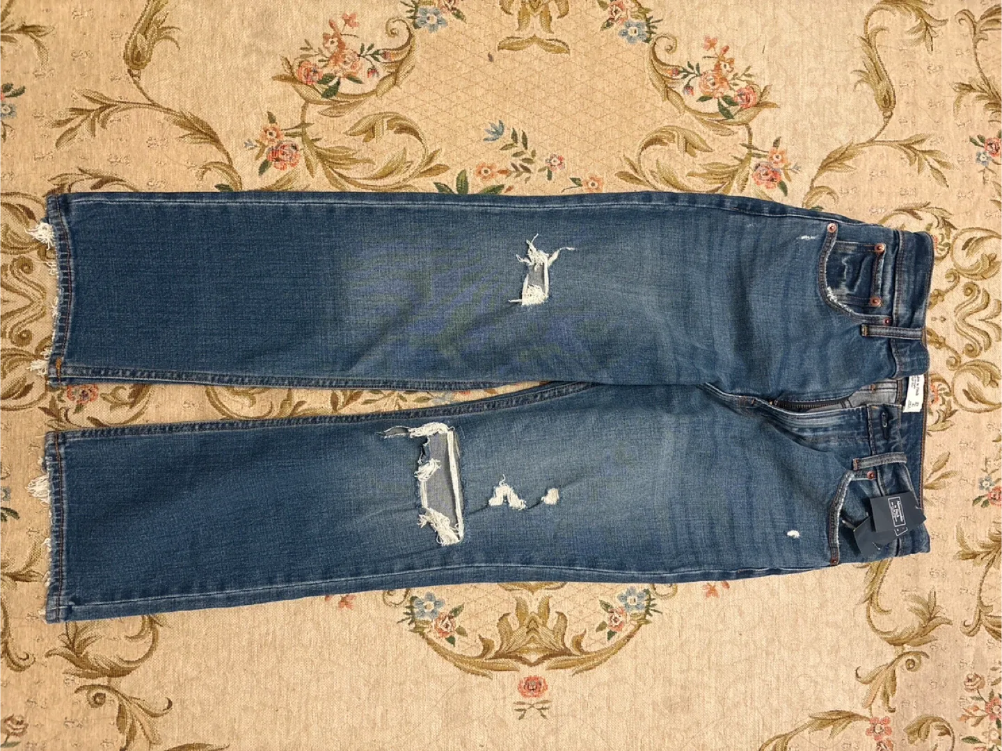 Abercrombie & Fitch Ripped Jeans - size 27 short image indicator(2)