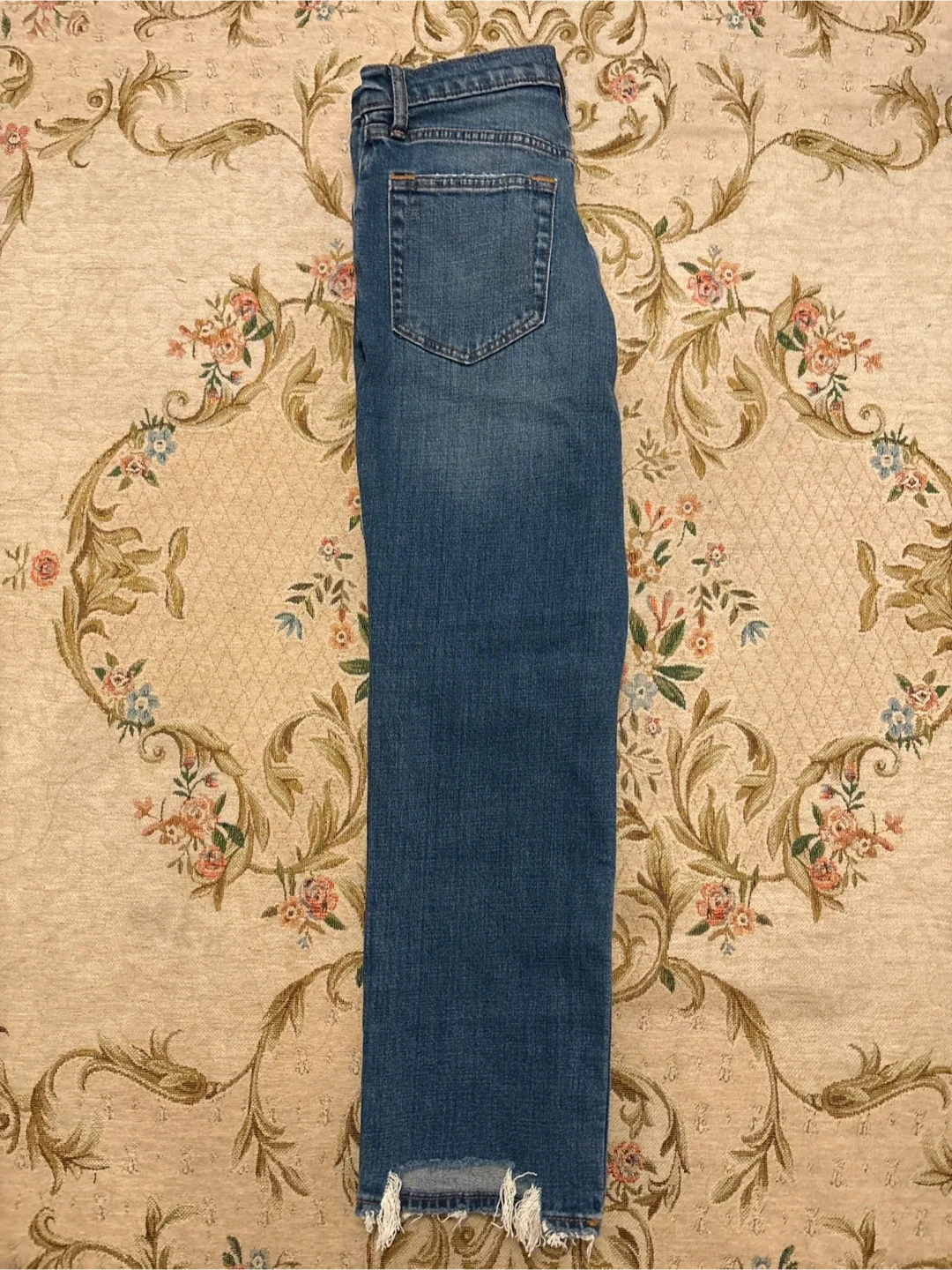 Abercrombie & Fitch Ripped Jeans - size 27 short image indicator(3)