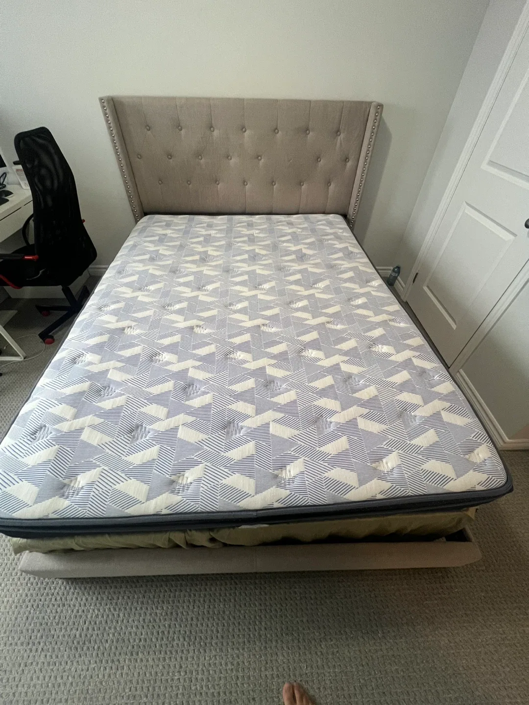 Queen Size Bed Frame & Mattress image indicator(2)