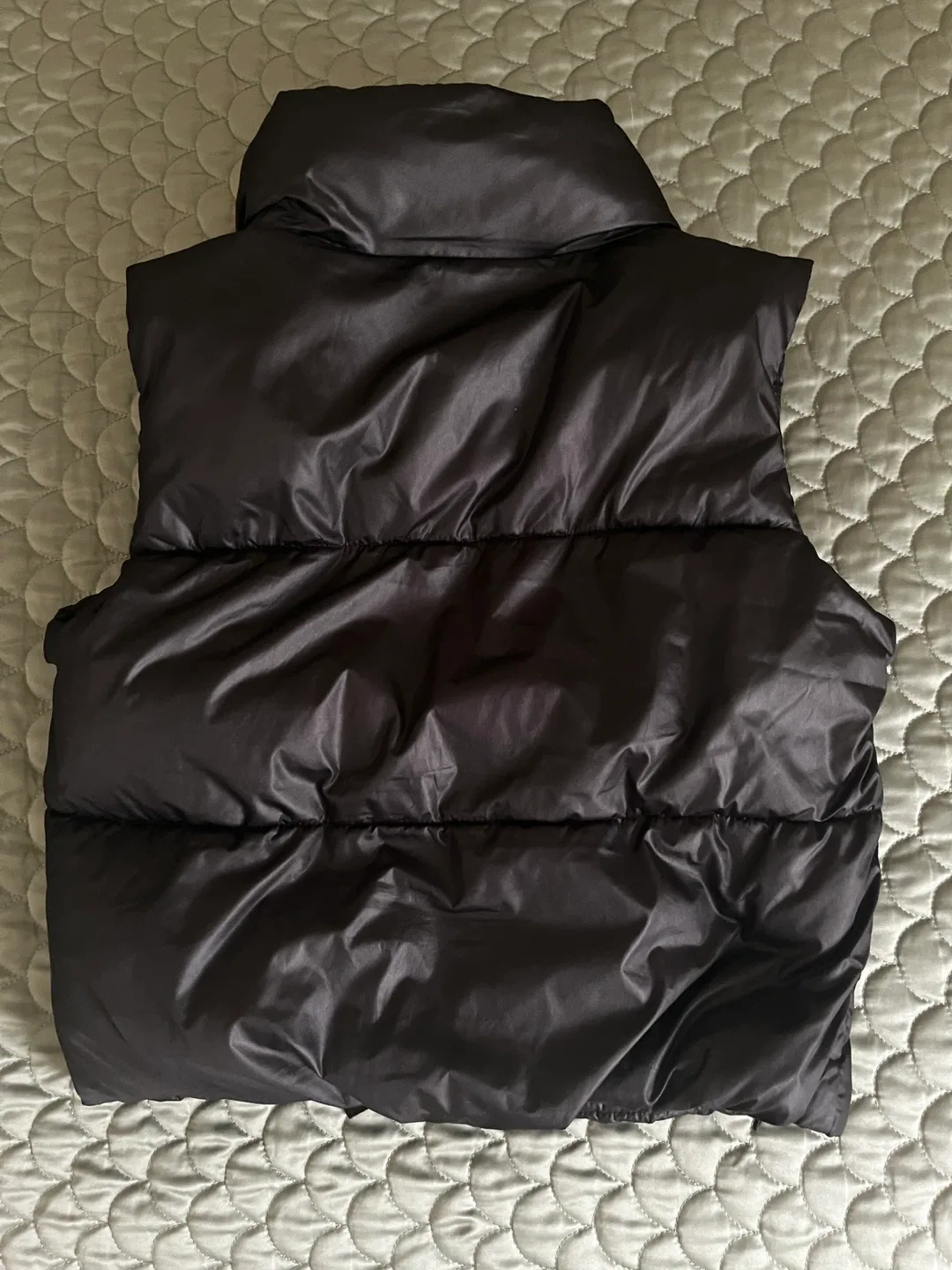 Old Navy Black Puffer Vest image indicator(4)