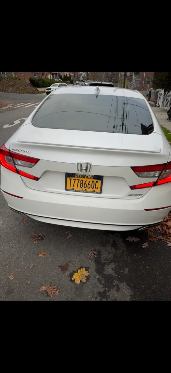 Honda Accord 2018- White Sedan image indicator(5)