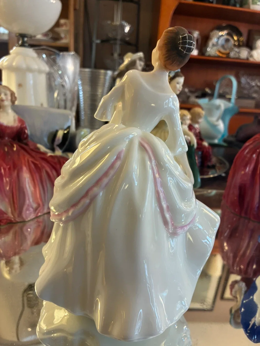 Royal Doulton 'Celia' Figurine HN2901 image indicator(3)