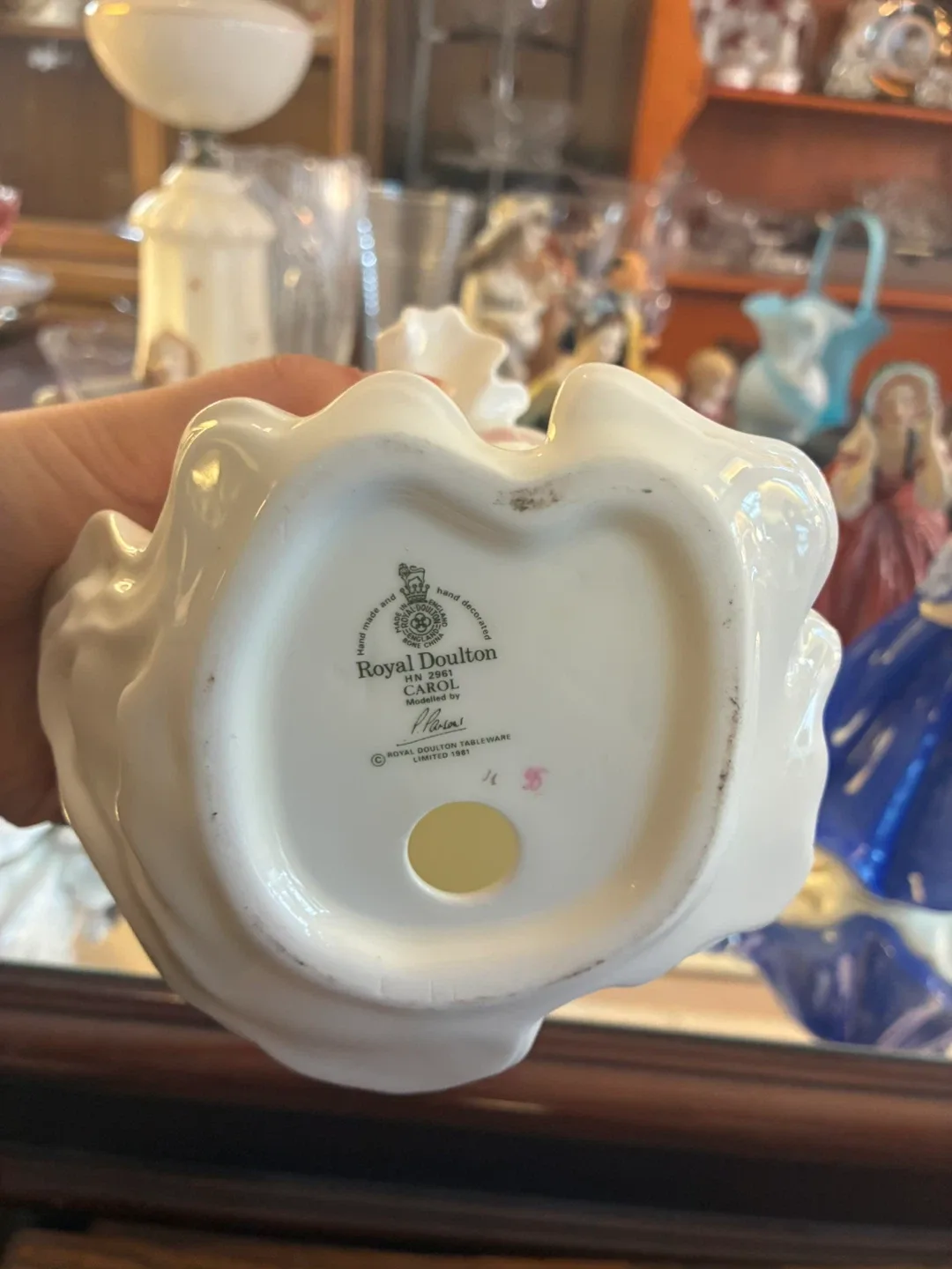 Royal Doulton 'Celia' Figurine HN2901 image indicator(4)