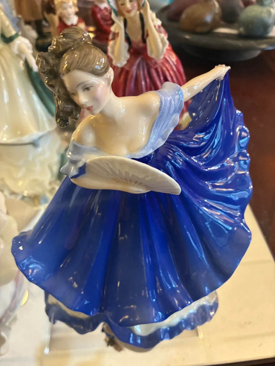 Royal Doulton Figurine - Elaine image indicator(2)