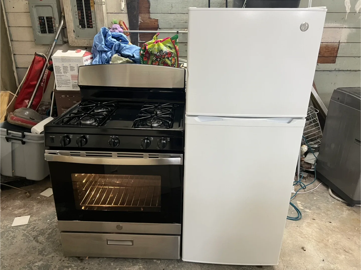 GE Gas Range and Refrigerator Combo