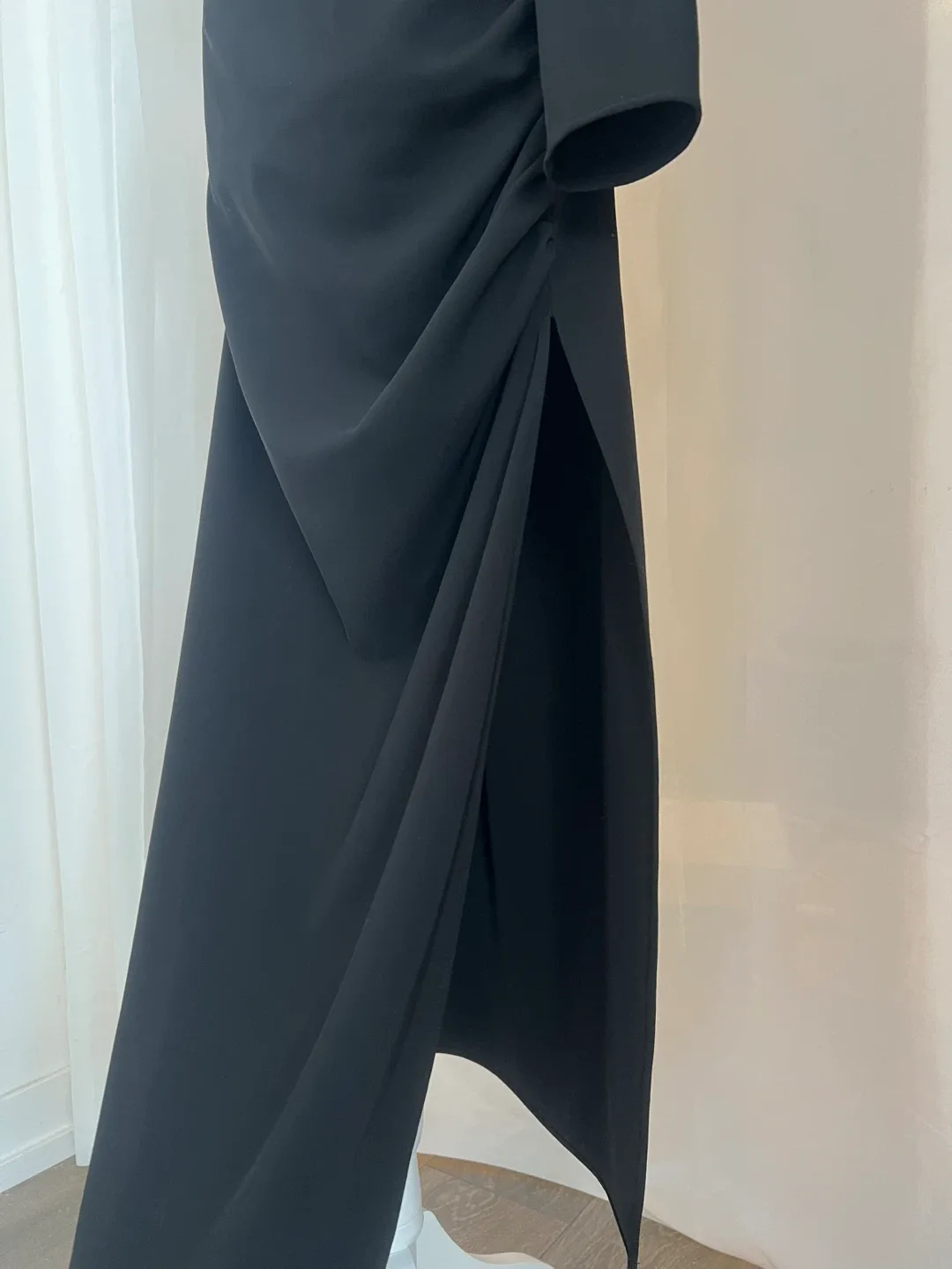 Black One-Shoulder Ruched Midi Dress image indicator(4)