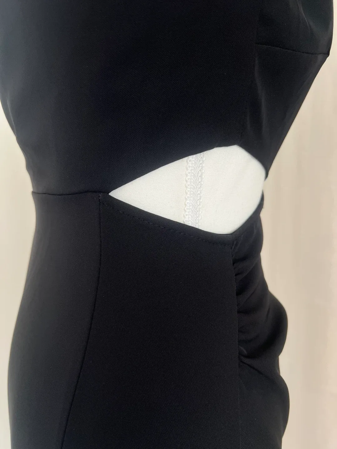 Black One-Shoulder Ruched Midi Dress image indicator(3)