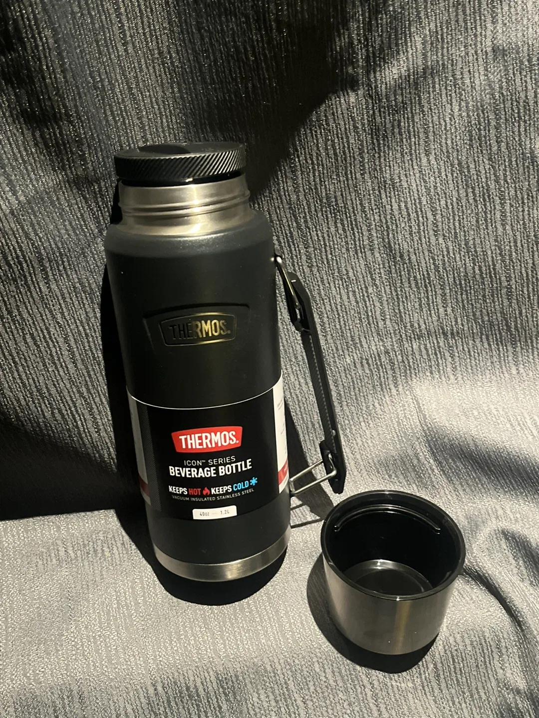 Thermos Icon Series Beverage Bottle 1.2L image indicator(2)
