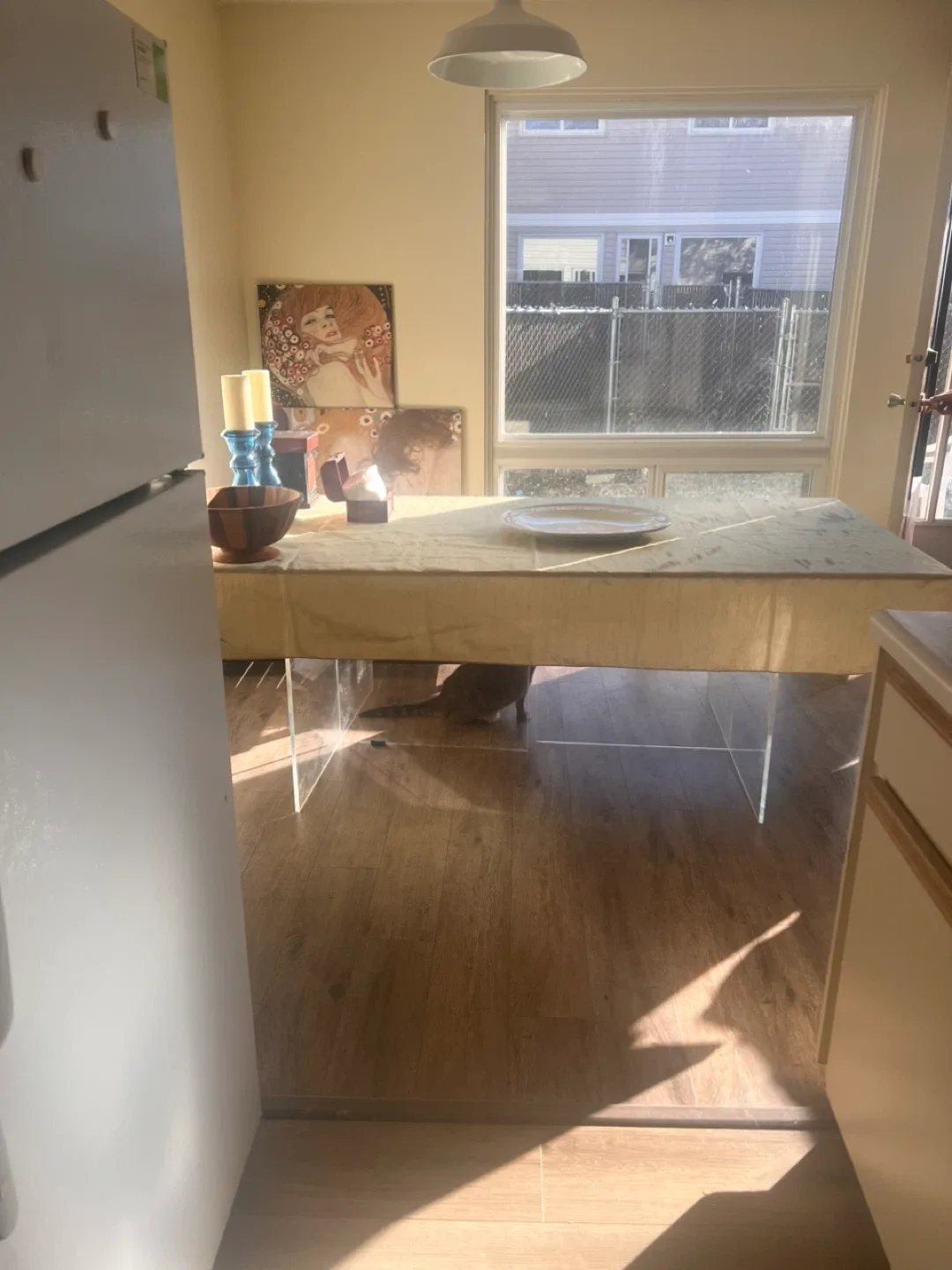 Glass Top Dining Table with Acrylic Legs image indicator(3)