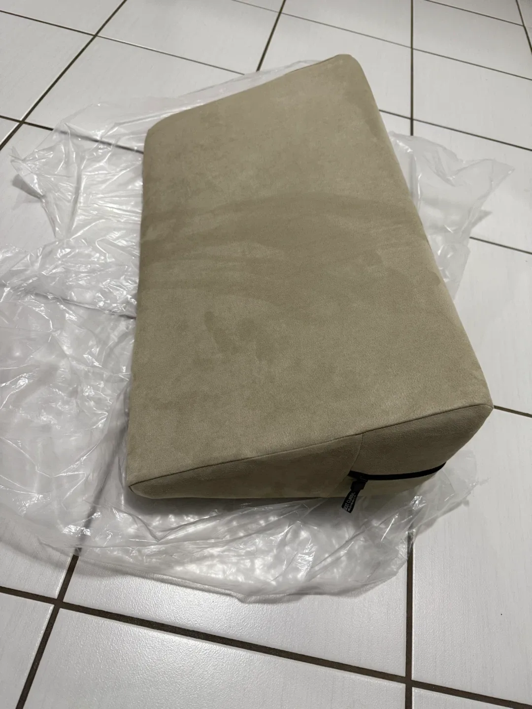 Sokoro Wedge Pillow – Beige (24×24×7”) image indicator(4)