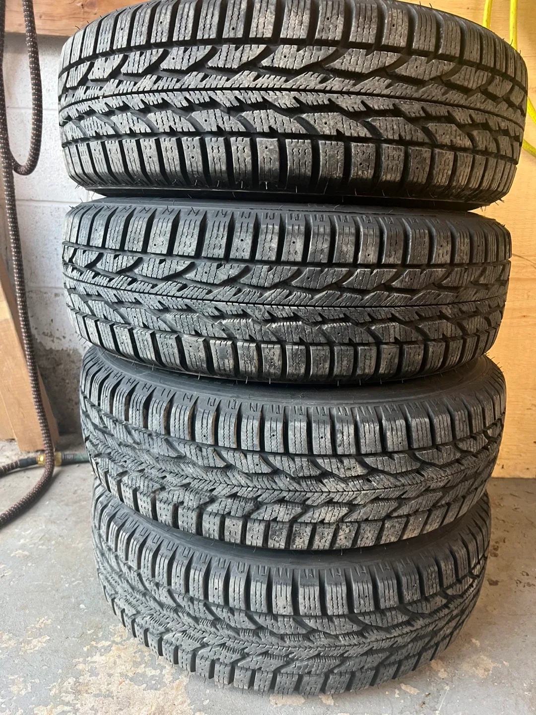 Set of 4 Winter Tires 195/65R15 thumbnail