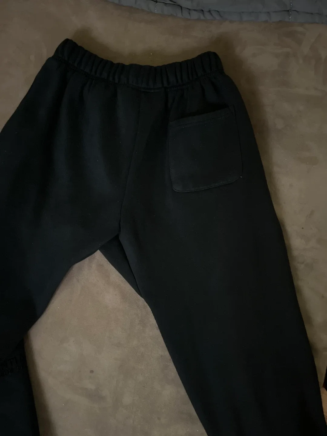 Essentials Fear of God Black Sweatpants image indicator(5)