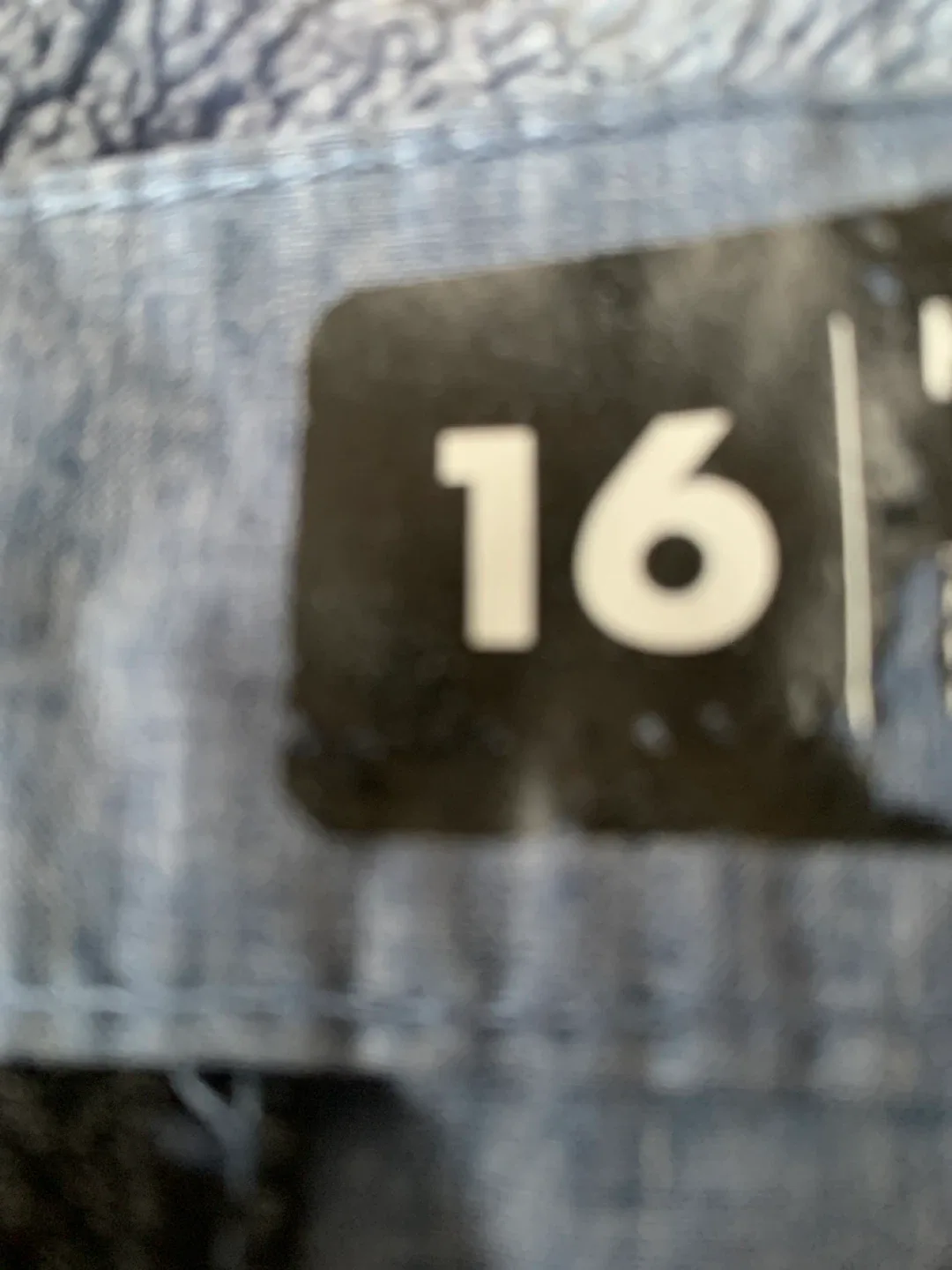 Hurley shorts size 16 image indicator(2)