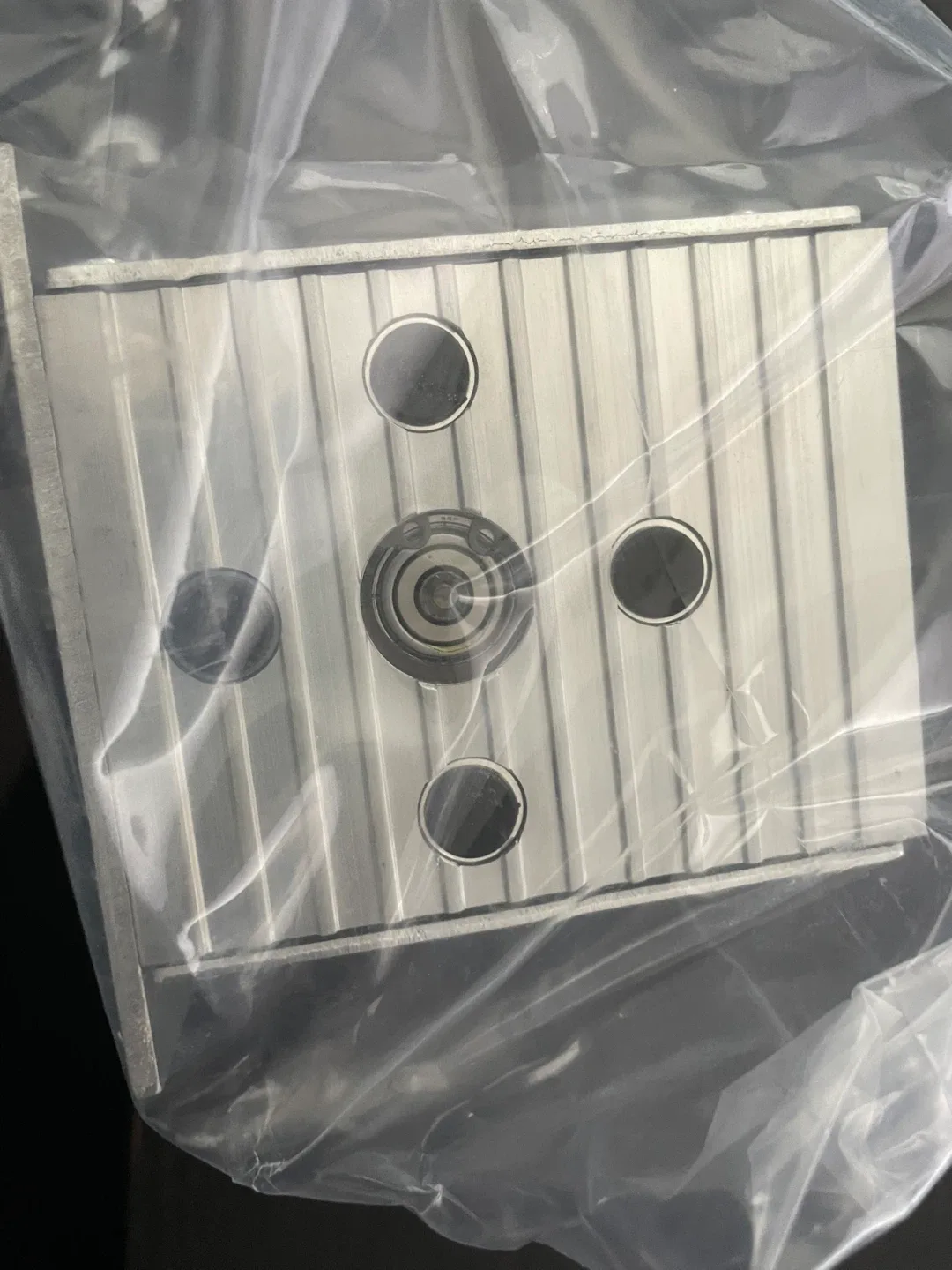 FOSS Vacuum Pump - New in Packaging image indicator(3)