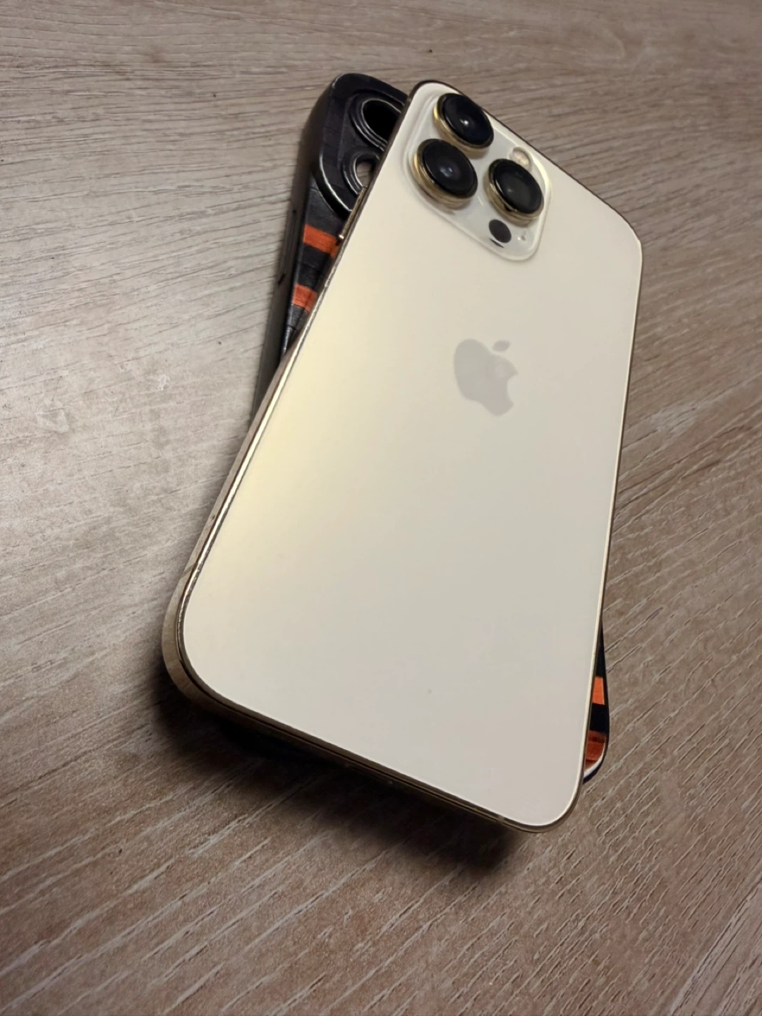 iPhone 13 Pro - Gold - photo 4
