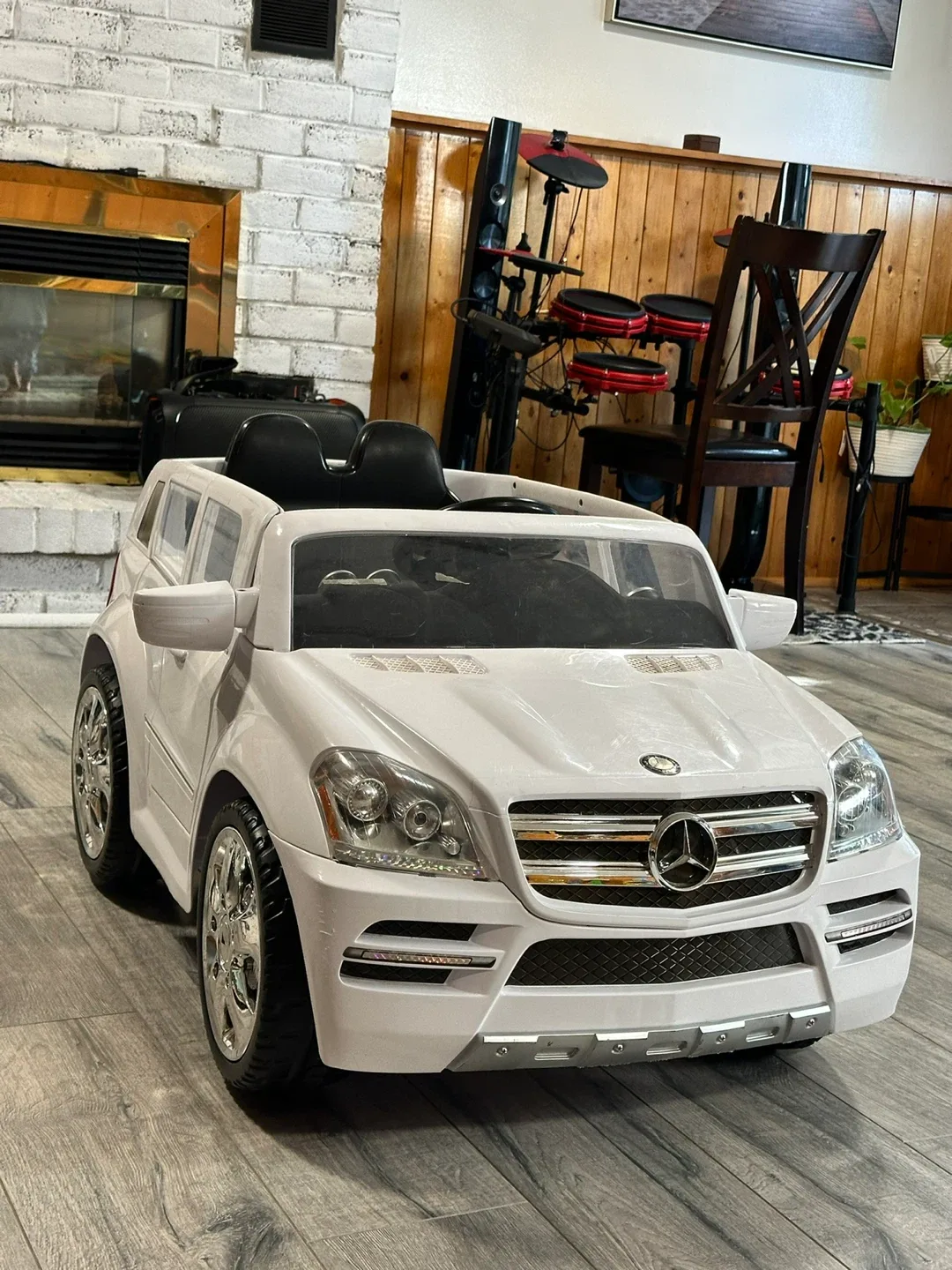 Mercedes-Benz GL-Class Ride-On Car - White image indicator(2)