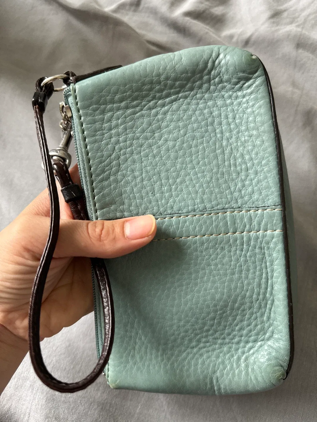 Leather Wristlet image indicator(3)
