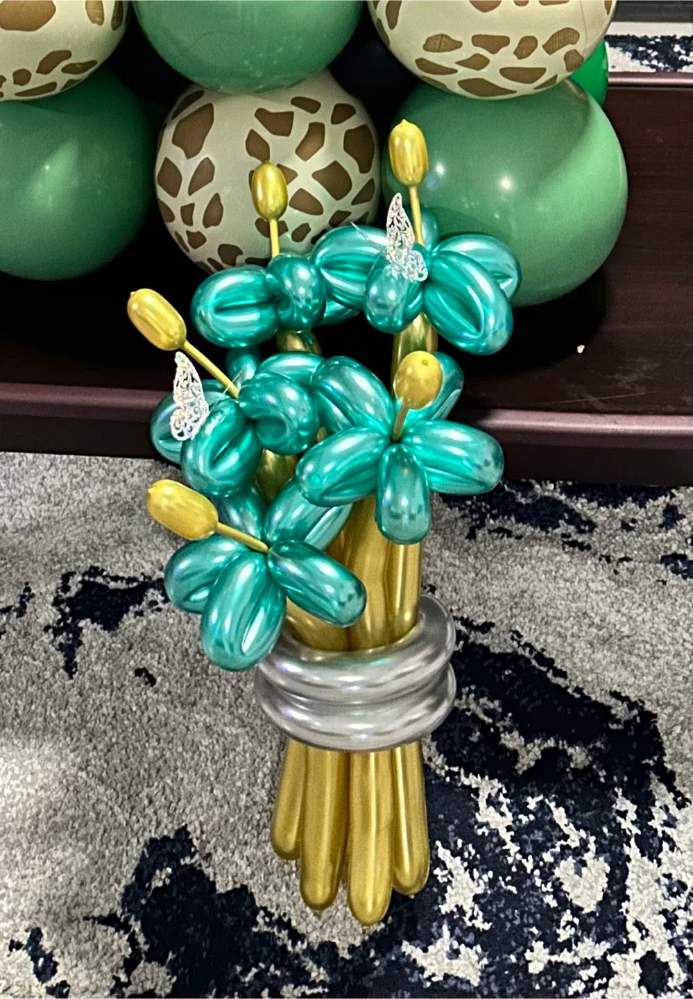 Flower balloon bouquet image indicator(3)