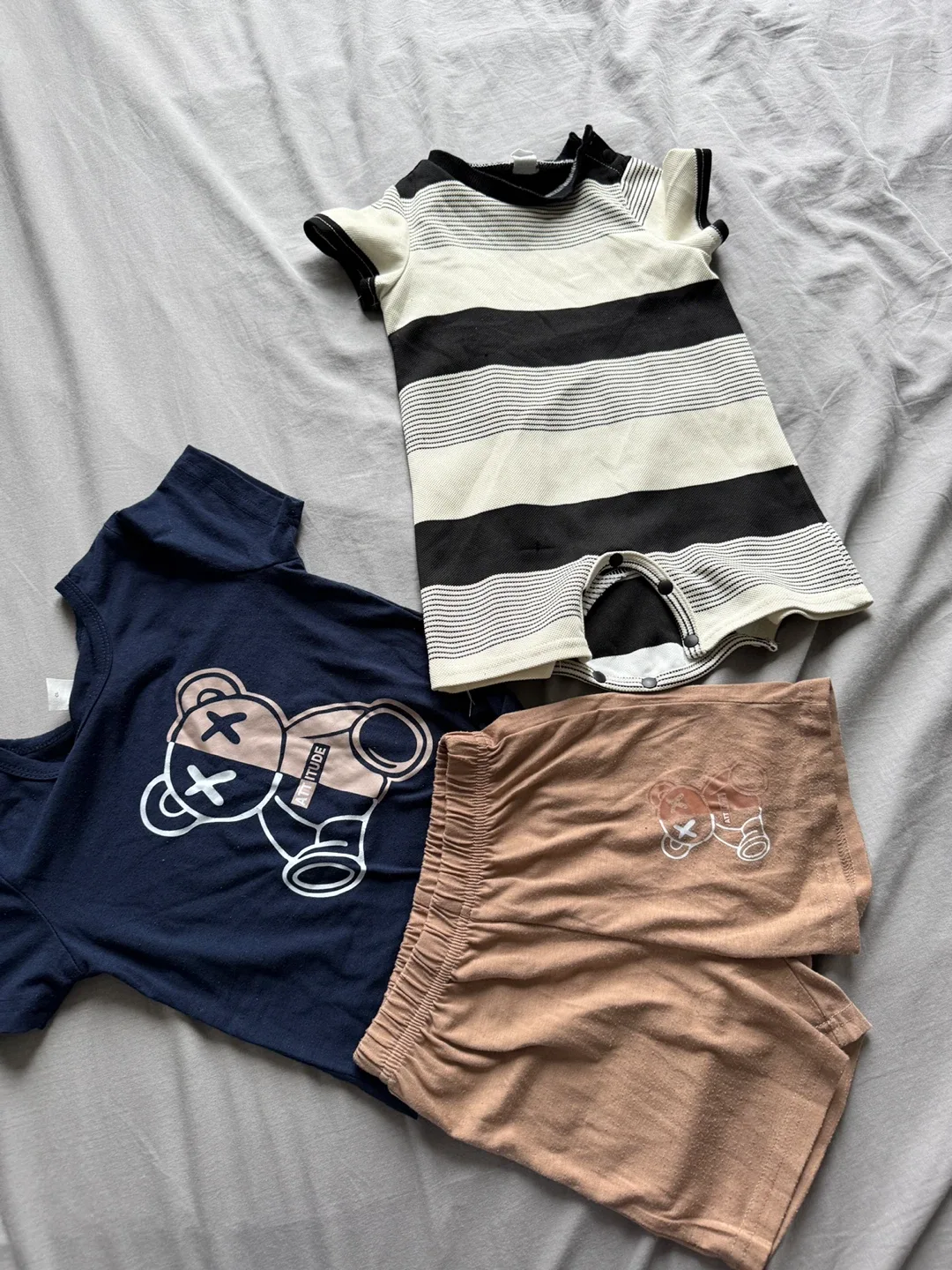 Mixed Baby Clothes Bundle - Assorted Sizes & Styles image indicator(2)