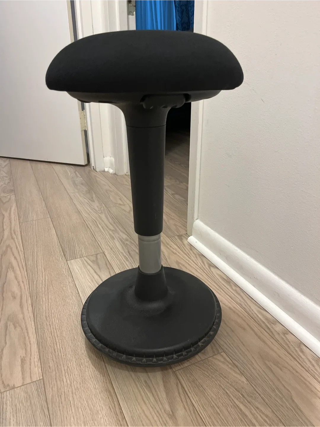Black Wobble Stool image indicator(3)