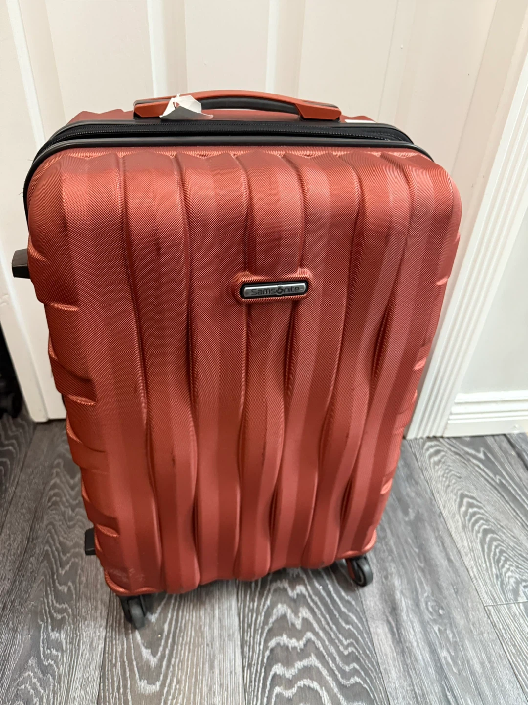 Samsonite Spinner Suitcase - medium size