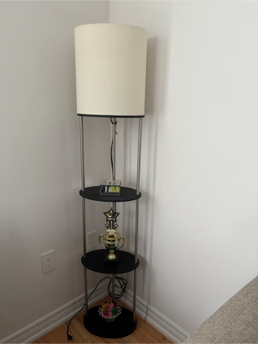 Floor Lamp with Shelves image indicator(4)