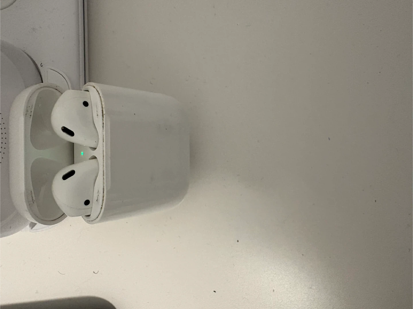 Apple AirPods 2nd Generation - photo 3