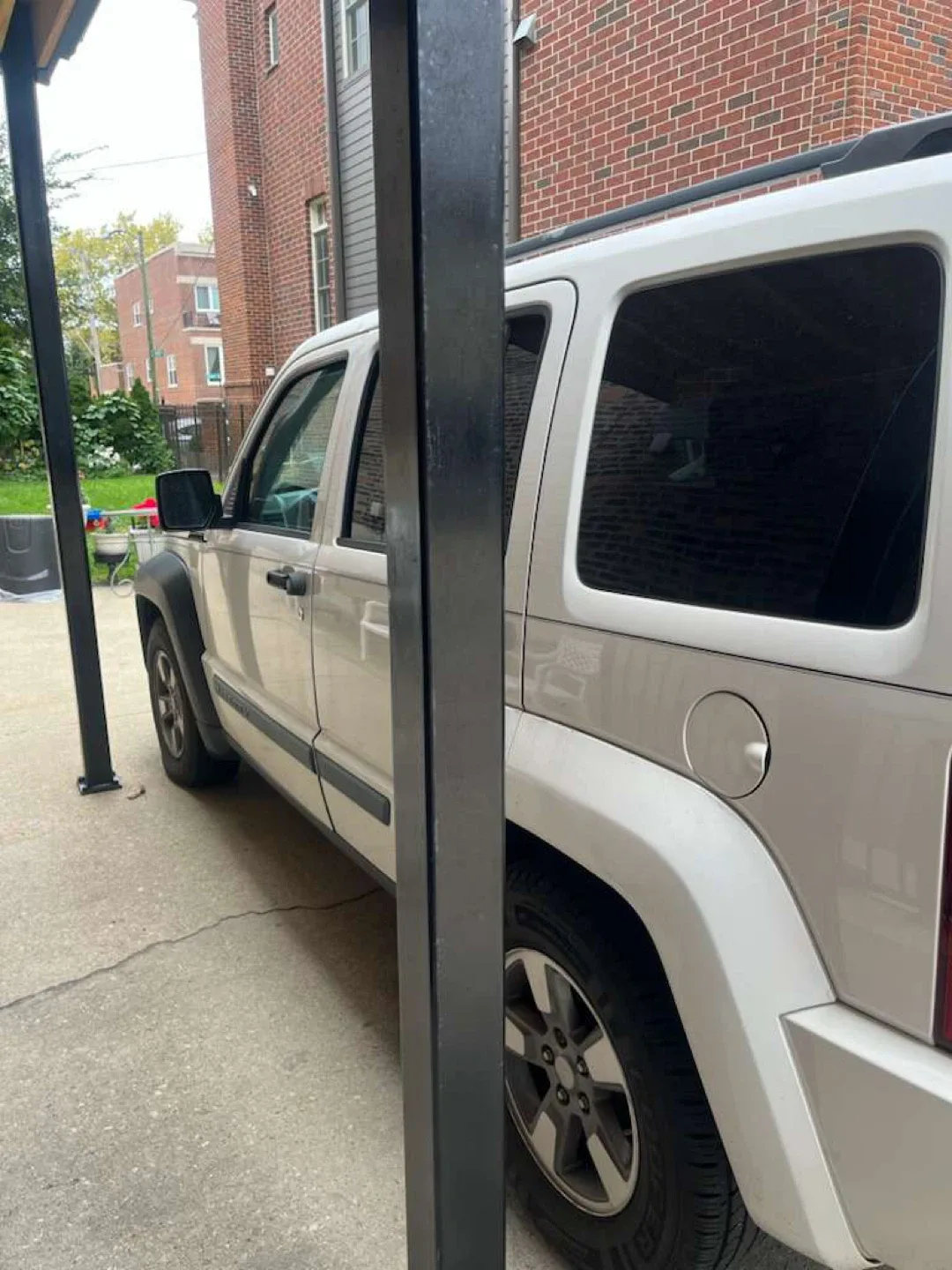 Jeep Liberty SUV - White