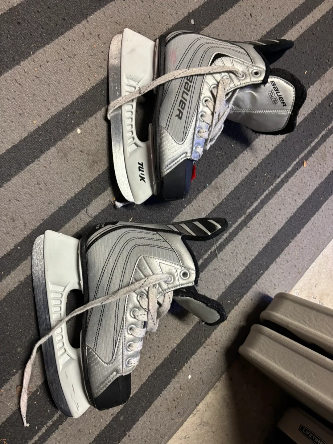 Bauer Hockey Skates - Size 2 image indicator(3)
