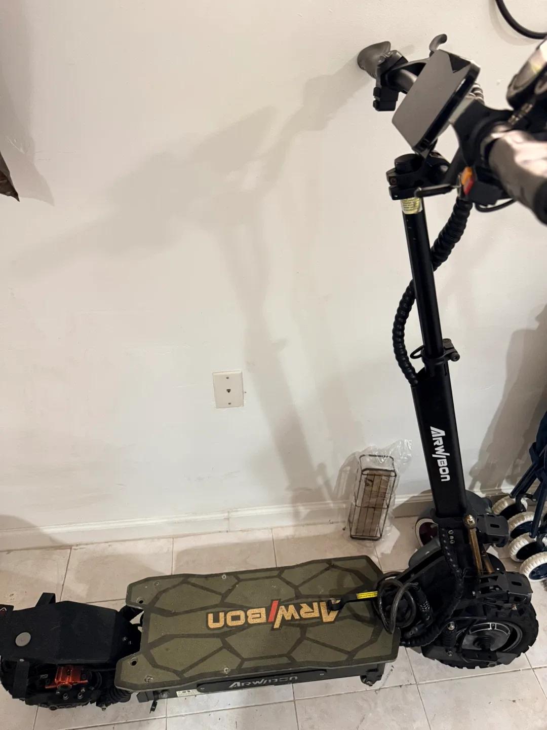 Arwibon Electric Scooter image indicator(2)