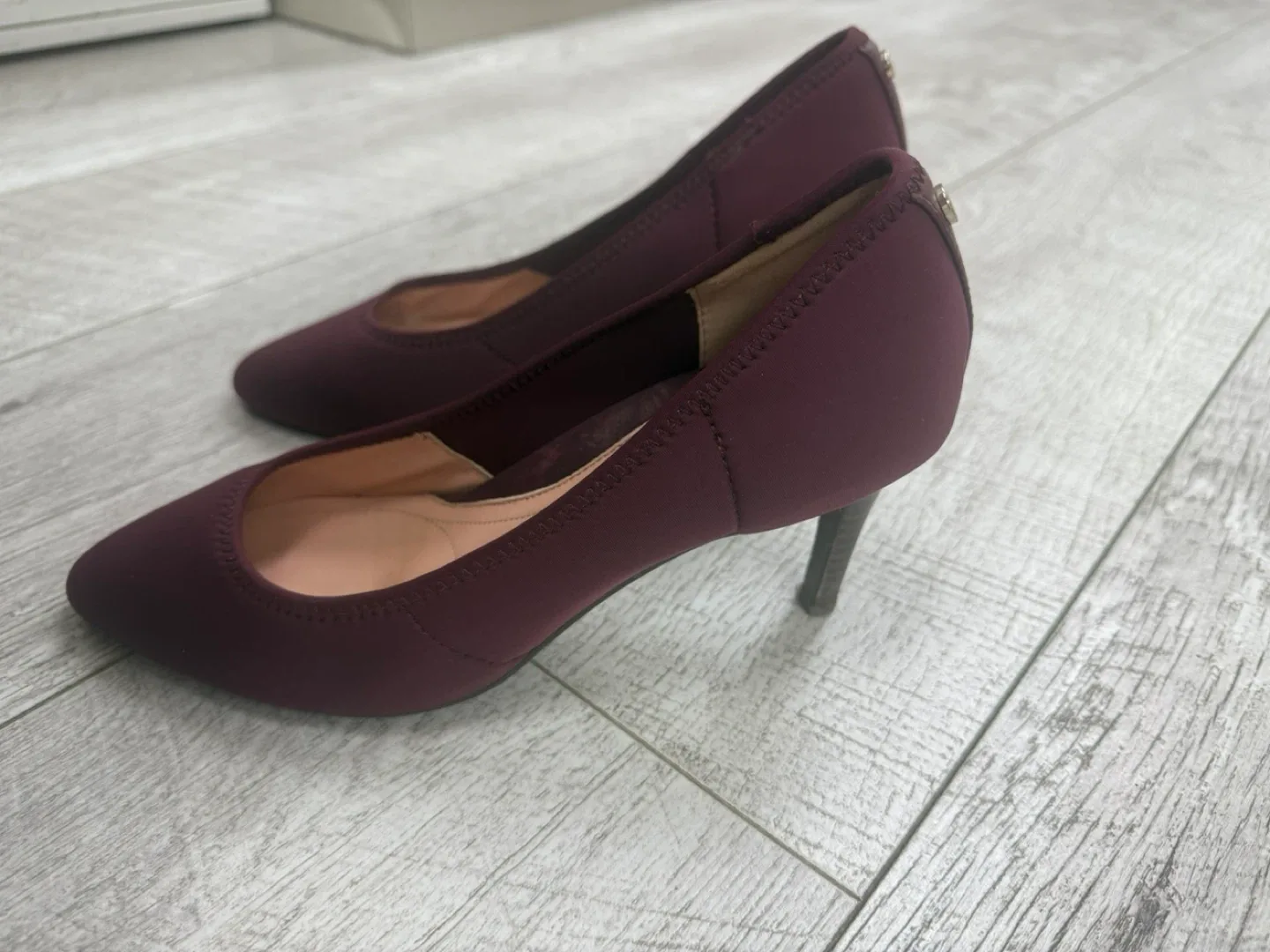Taryn Rose Burgundy Heels - Size 7 image indicator(2)
