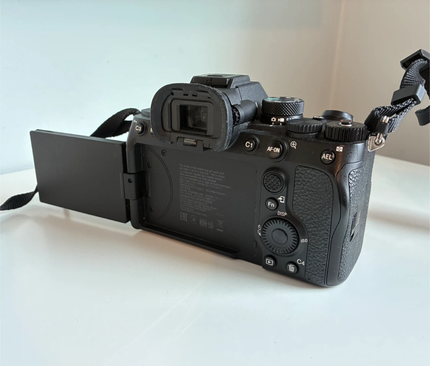 Sony a 7 IV camera body - photo 3