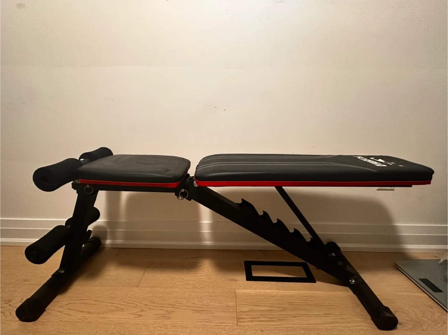 Flybird Adjustable Weight Bench image indicator(2)