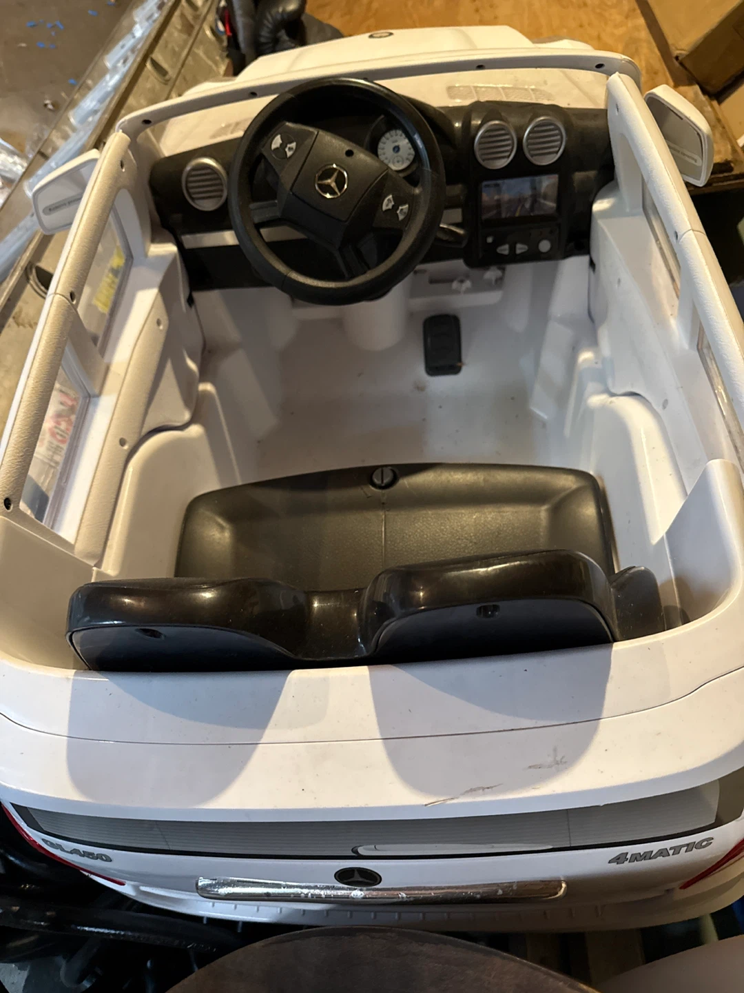 Mercedes-Benz 4MATIC Ride-On Car - photo 2