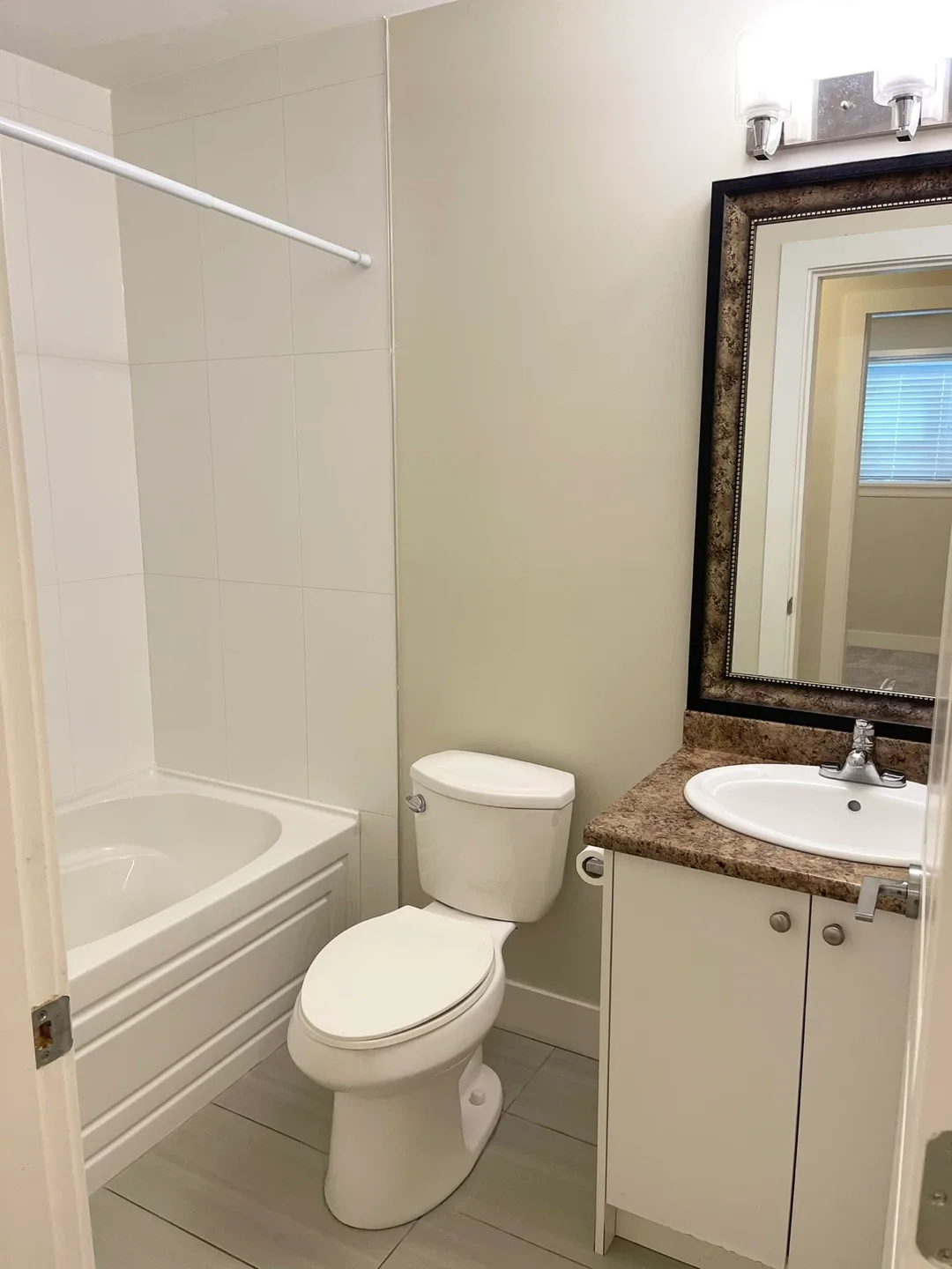 2 bedrooms suite for rent image indicator(3)