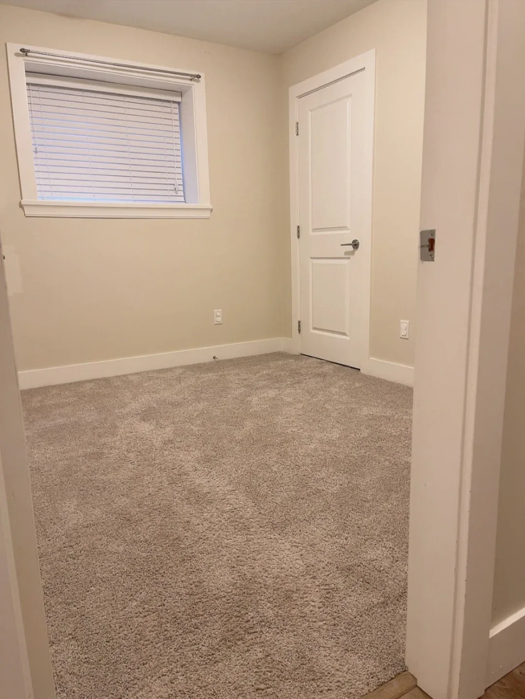 2 bedrooms suite for rent image indicator(5)
