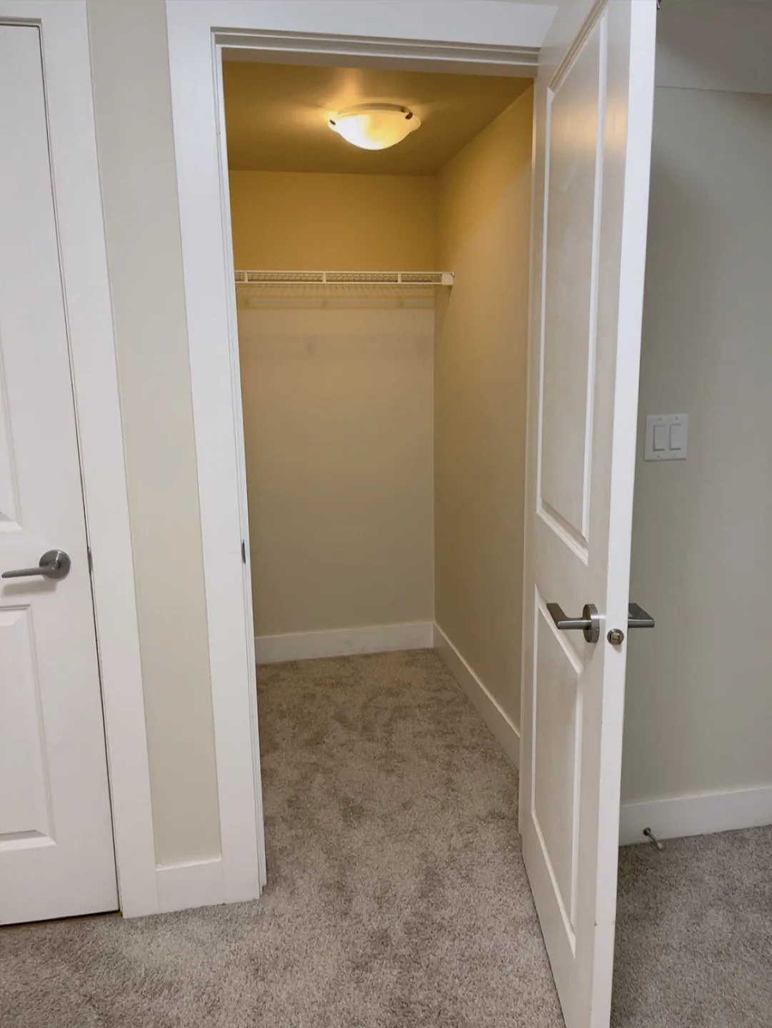 2 bedrooms suite for rent image indicator(7)