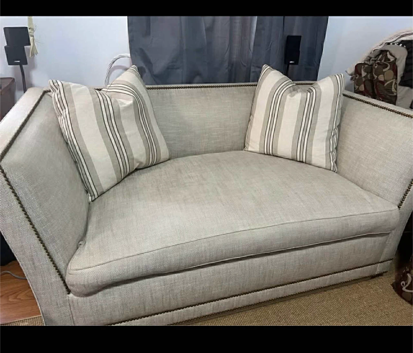 Beige love seat - photo 3