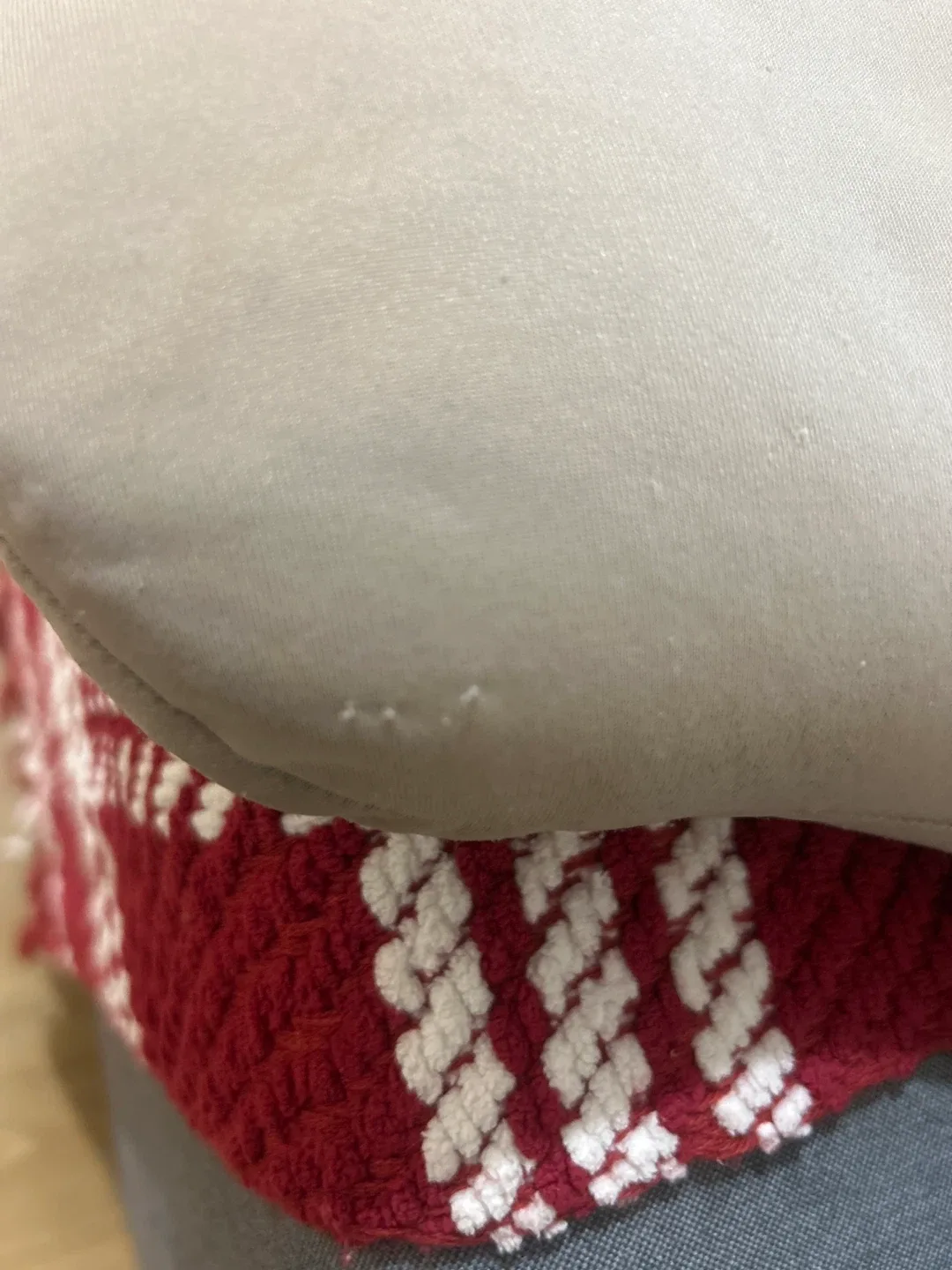 Sloth shaped travel pillow image indicator(3)