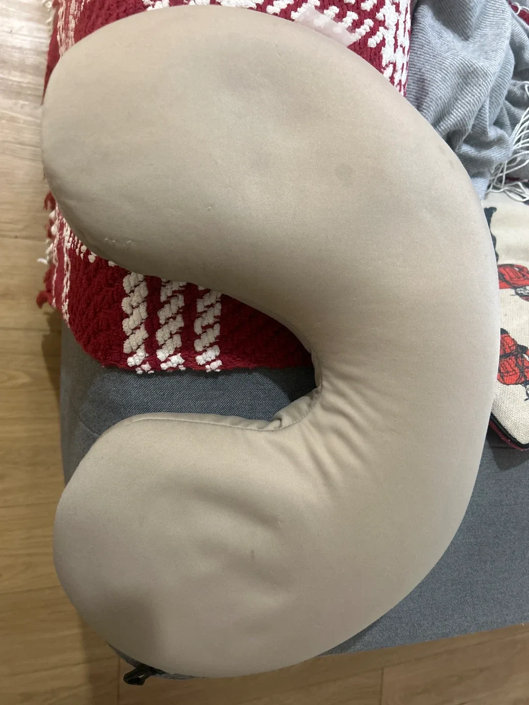 Sloth shaped travel pillow image indicator(2)