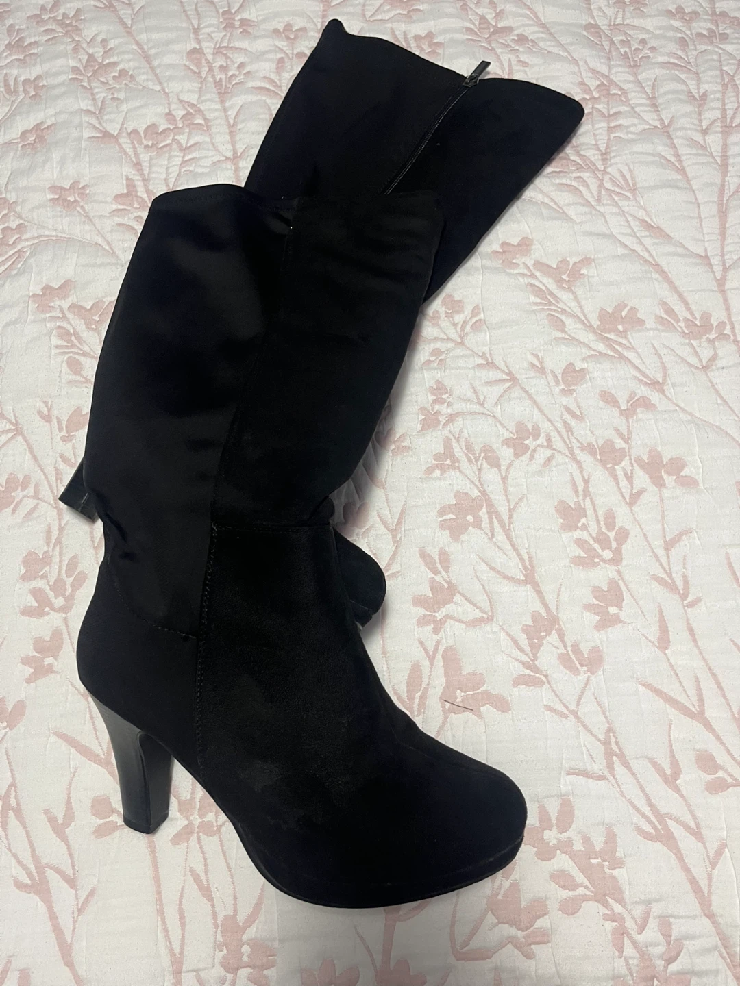 Ladies 8 wide Black tall Boots